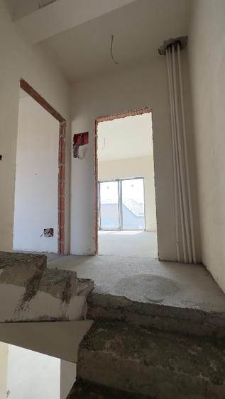 Duplex cu 5 camere cu Canalizare în Sud-Vest
