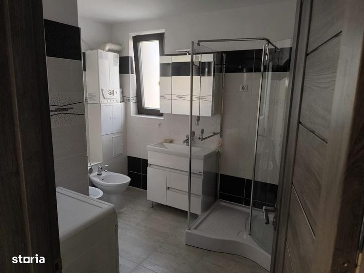 Casă cu 4 camere cu Teren 250 Mp în Central