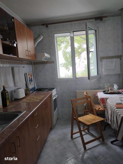 Apartament cu 4 camere în Drumul Taberei