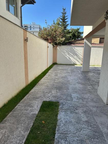 Apartament cu 3 camere semidecomandat în Giulești