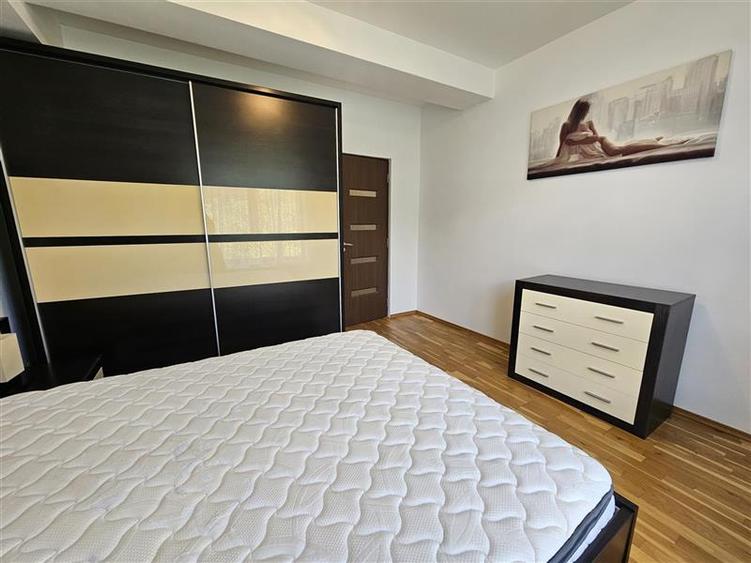 Apartament cu 2 camere semidecomandat, mobilat în Schei