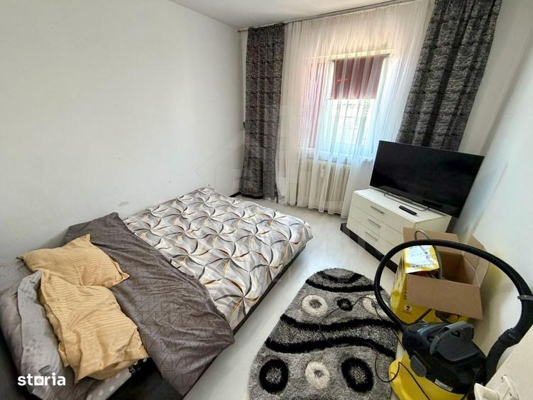 Apartament cu 3 camere semidecomandat în Calea București