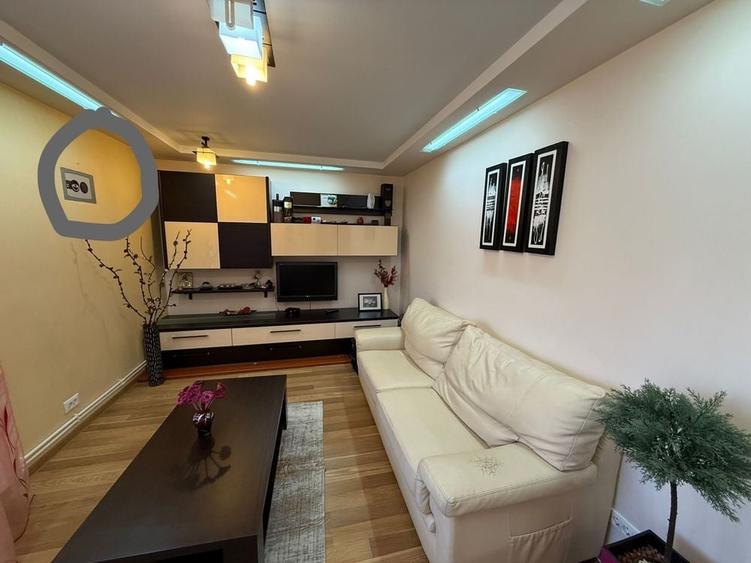 Apartament cu 3 camere decomandat în Central