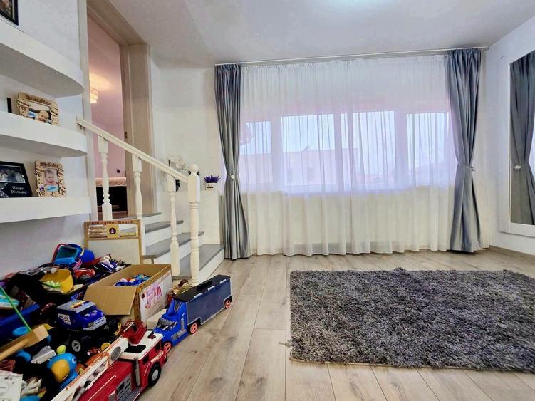Casă individuală cu 6 camere cu Canalizare în Dobroești