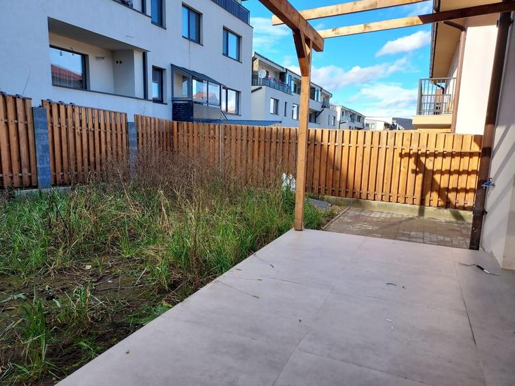 Duplex cu 4 camere cu Teren 250 Mp în Florești