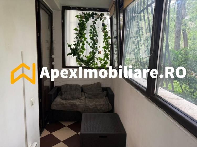 Apartament cu 3 camere decomandat în Titan