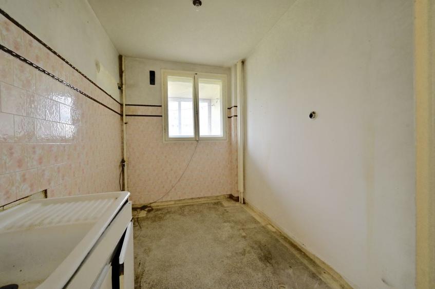 Apartament cu 2 camere semidecomandat în P-ța Muncii