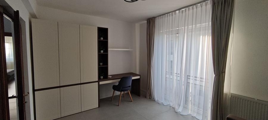 Apartament cu 4 camere decomandat în Bună Ziua