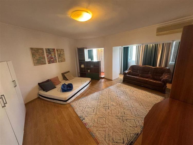 Apartament cu 3 camere decomandat în Brăilei