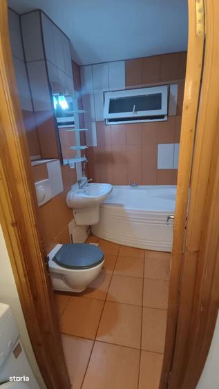 Apartament cu 3 camere decomandat în Carrefour