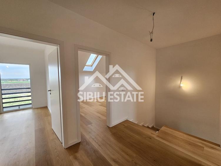 Duplex cu 4 camere cu Canalizare în Șura Mică