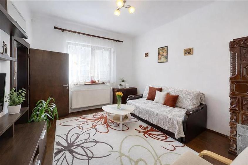 Casă individuală cu 3 camere cu Teren 1741 Mp în Central