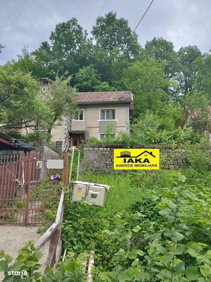 Casă cu 3 camere în Valea Roșie