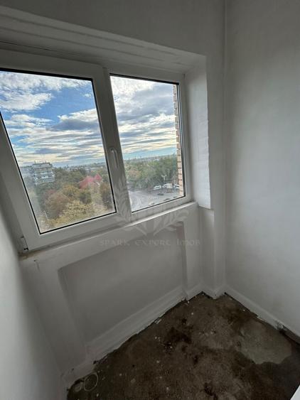 Apartament cu 4 camere decomandat în Sud
