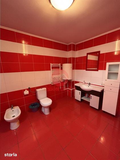 Casă cu 8 camere cu Teren 200 Mp în Central