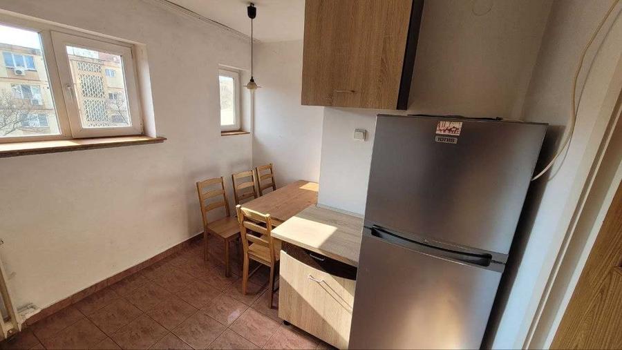 Casă cu 2 camere decomandat în Central