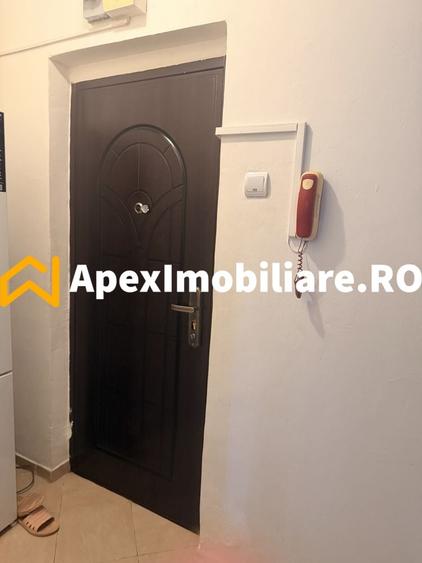 Garsonieră decomandată, mobilată în Titan