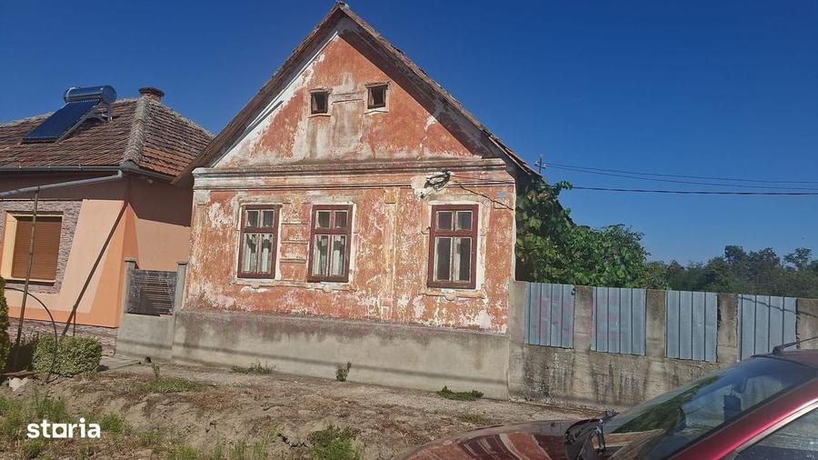 Casă cu 3 camere decomandat în Central