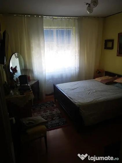 Apartament cu 4 camere decomandat în Vest
