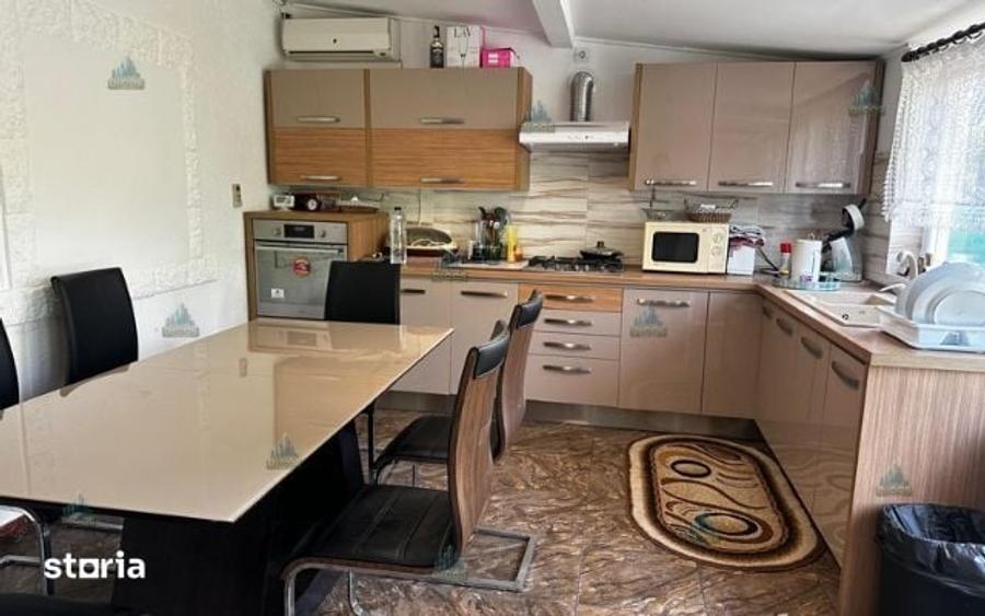 Casă cu 4 camere cu Teren 1450 Mp în Stănești