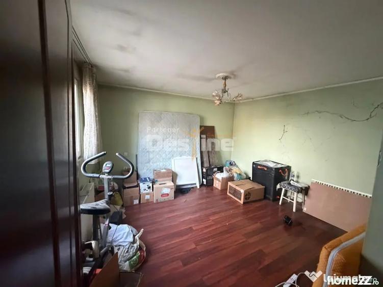 Casă cu 3 camere cu Teren 900 Mp în Giulești