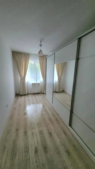 Apartament cu 3 camere semidecomandat în Viziru 1