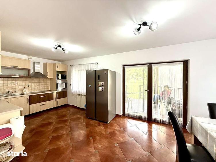 Casă cu 4 camere în Stana