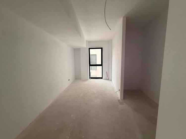 Apartament cu 3 camere în Decebal