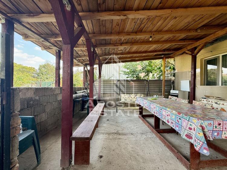 Casă individuală cu 6 camere cu Canalizare în Ghirodei
