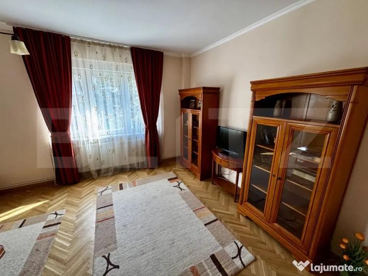 Apartament cu 4 camere decomandat în Central