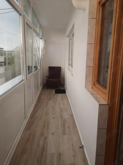 Apartament cu 3 camere decomandat în Școlilor