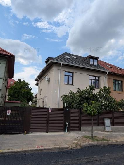Casă individuală cu 5 camere cu Canalizare în Barbu Văcărescu
