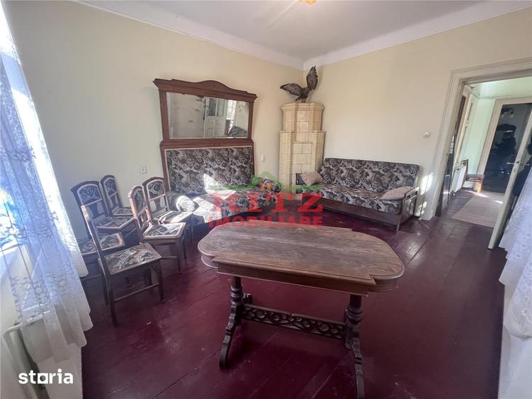 Casă cu 5 camere cu Teren 1623 Mp în Central