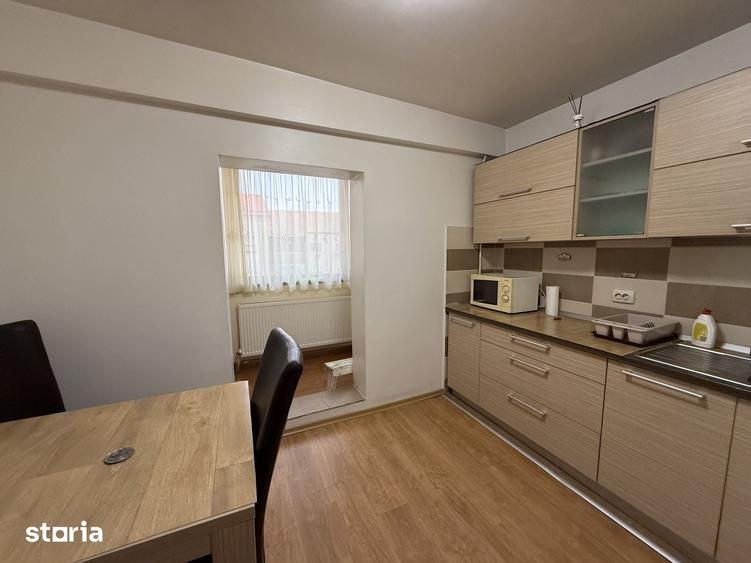 Apartament cu 3 camere decomandat în Soarelui
