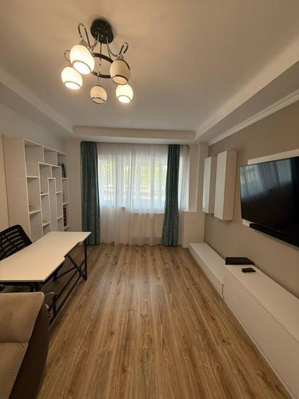 Apartament cu 3 camere decomandat, mobilat în Teiul Doamnei