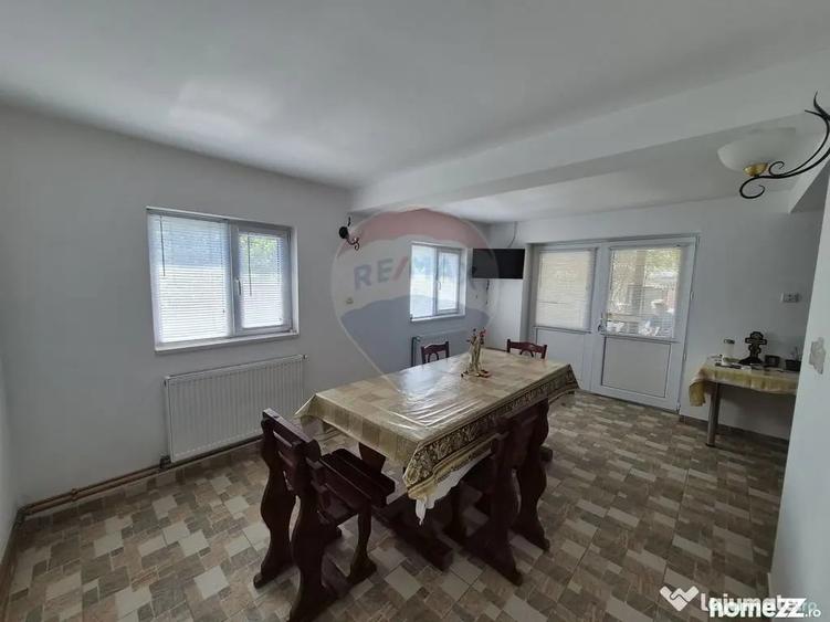 Casă cu 4 camere cu Teren 662 Mp în Crețești