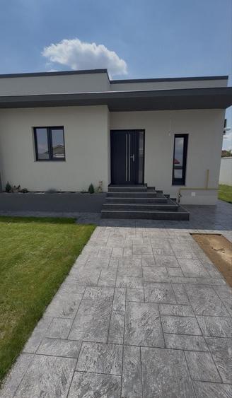 Casă cu 3 camere în Malu Mare