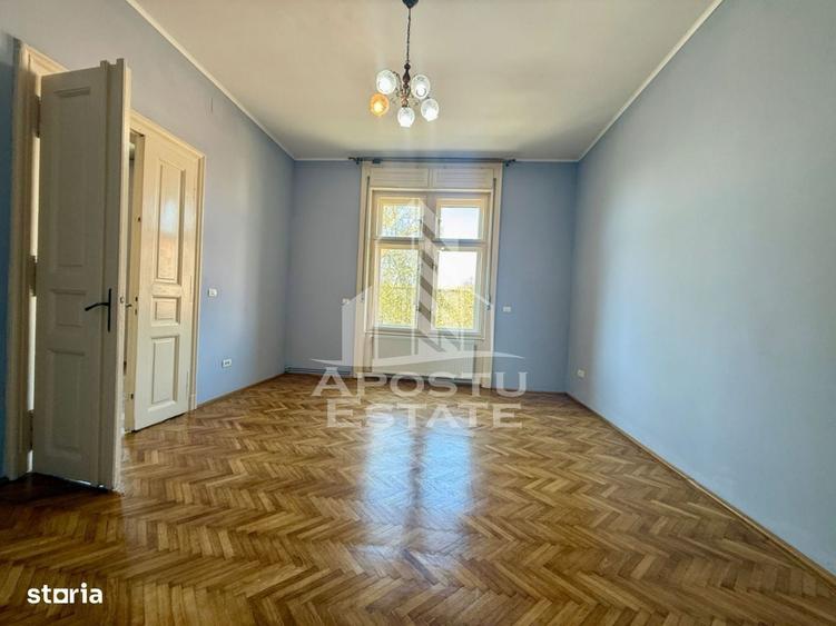 Apartament cu 4 camere în Ciupercenii Noi