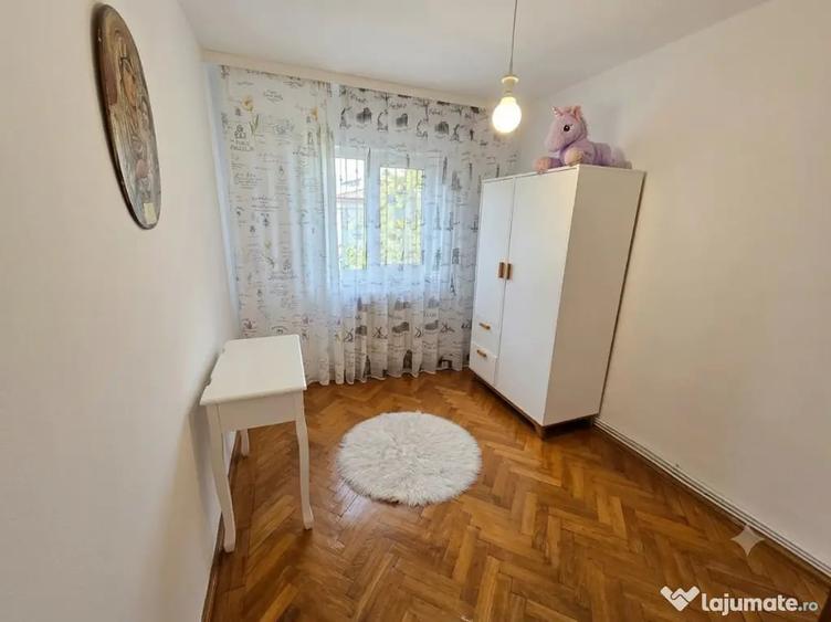 Apartament cu 3 camere decomandat în Sud