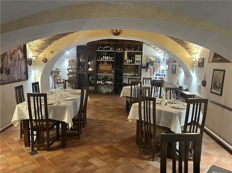 Spațiu comercial, de 380 mp, în P-ța Unirii