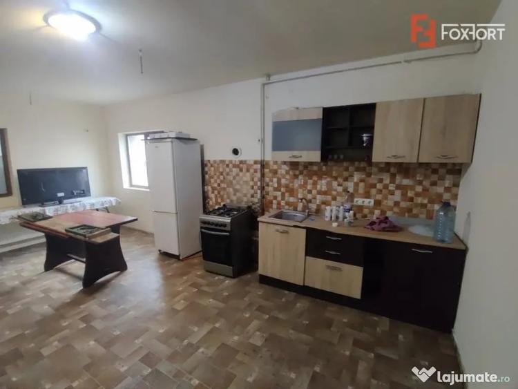 Casă cu 9 camere cu Teren 300 Mp în Dumbrăvița