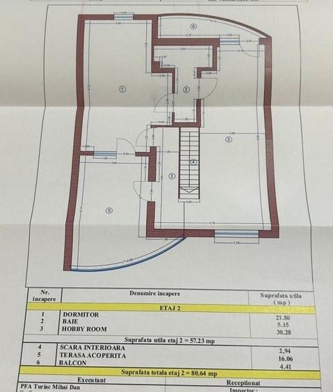 Casă individuală cu 7 camere cu Canalizare în Central