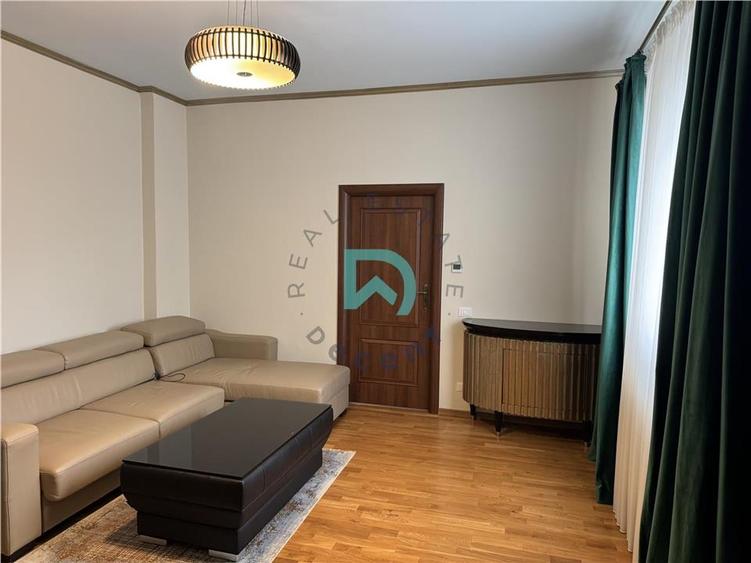 Apartament cu 2 camere semidecomandat, mobilat în Central