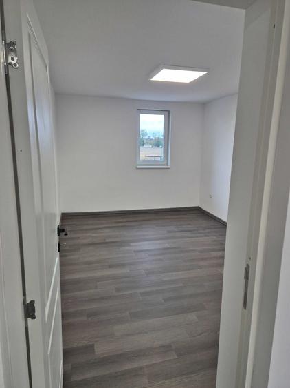 Apartament cu 3 camere decomandat în Săvinești