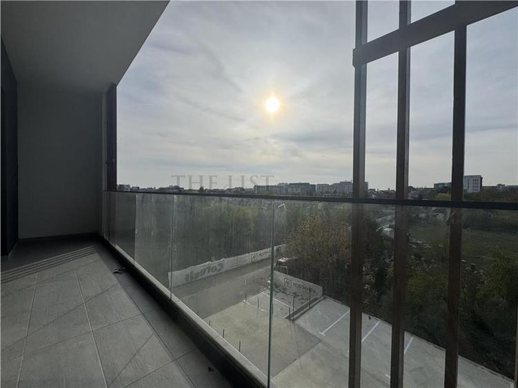 Apartament cu 3 camere semidecomandat în Aviației