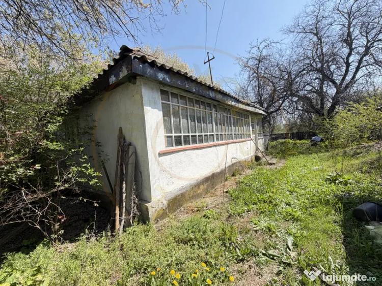Casă cu 2 camere cu Teren 1047 Mp în Lunca