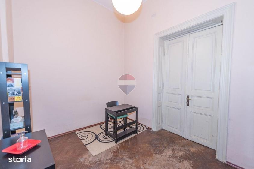 Apartament cu 3 camere semidecomandat în Parcul Carol