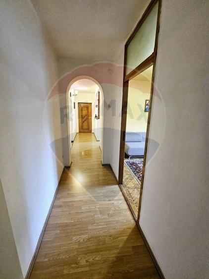 Apartament cu 3 camere decomandat în Central
