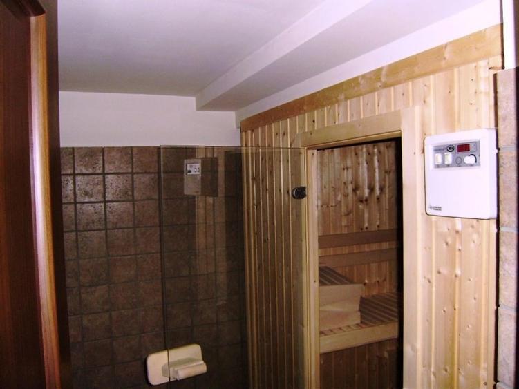 Casă cu 5 camere cu Canalizare în P-ța Dorobanți