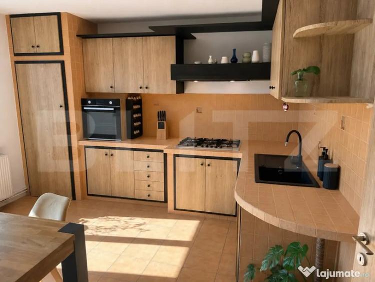 Casă cu 7 camere cu Teren 500 Mp în Central